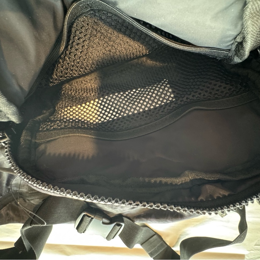 🔥FABLETICS Black Camouflage Men's Bag🔥 - Picture 8 of 8